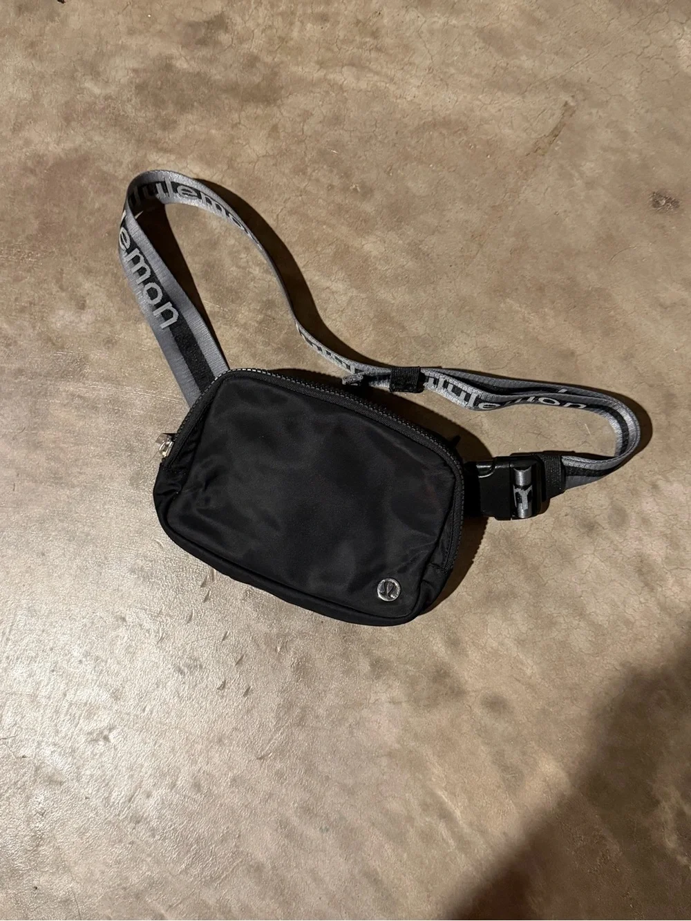 Lululemon Everywhere Crossbody Bag